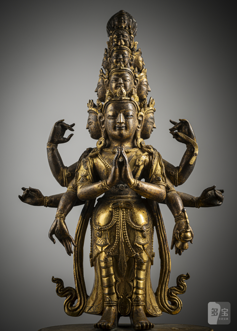 A GILT-BRONZE FIGURE OF EKADASHALOKESHVARA - 图4